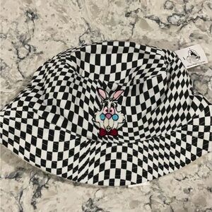 Disney parks Alice in Wonderland, Checkered Black/ White Kids Bucket hat 🎩 🤍🖤